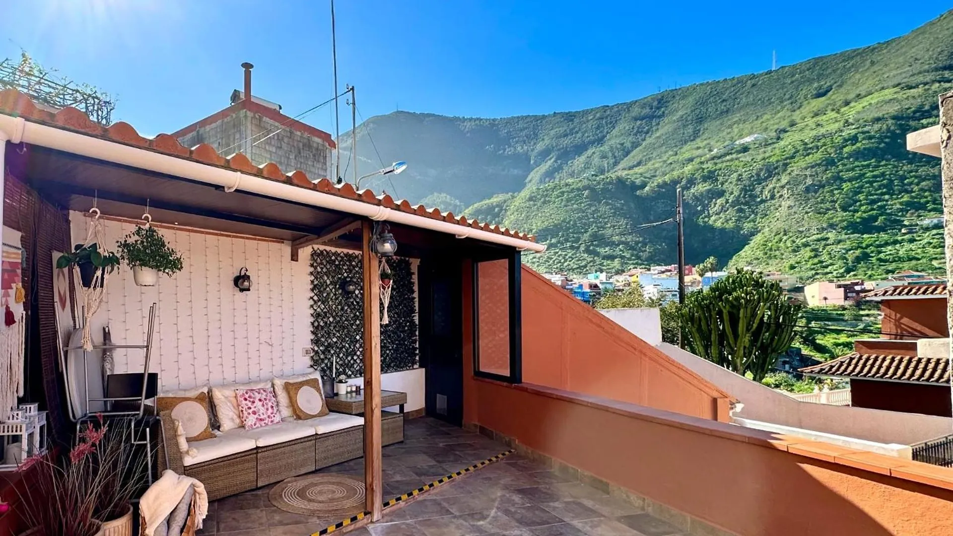 Precioso Apartamento Con Terraza En Piso Superior Los Realejos